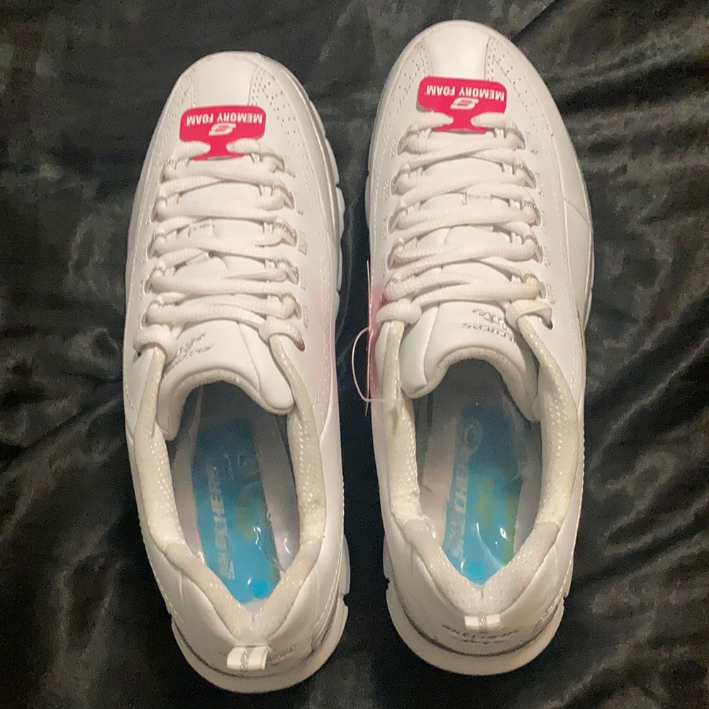COPY - Woman White Skecher Memory Foam Size 10